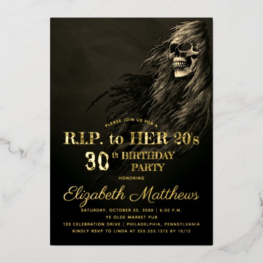 Creepy Hair Skull RIP naar haar 20s-feest Folie Uitnodiging (Voorkant)