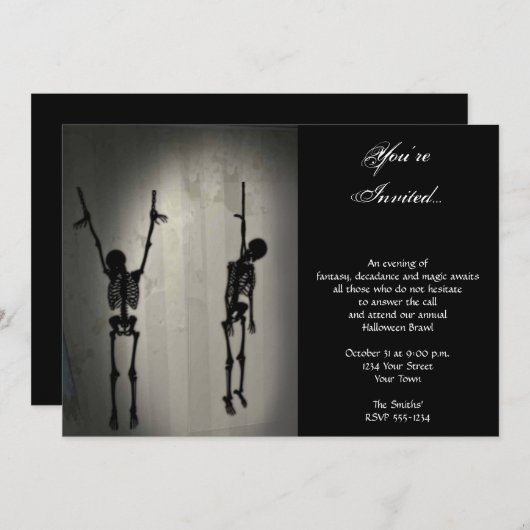 Creepy Hanging Skeletons op een Wall Halloween Par Kaart (Voorkant / Achterkant)