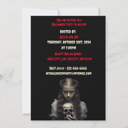 Creepy jonge meisje met schedel Halloween Party Kaart (Voorkant)