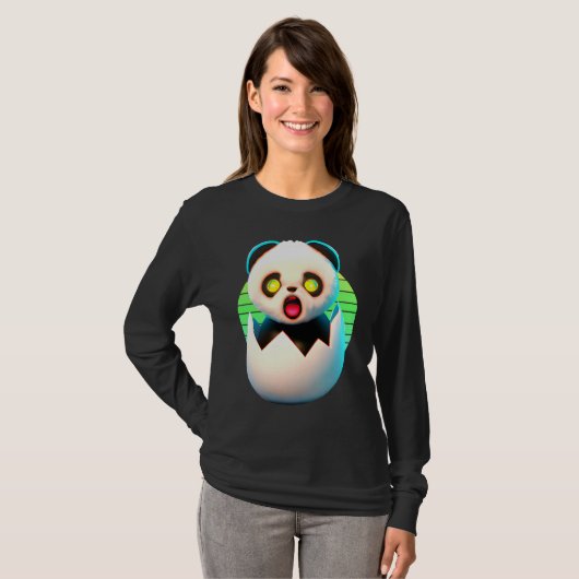 Creepy Panda hatches from egg T-shirt (Voorkant volledig)