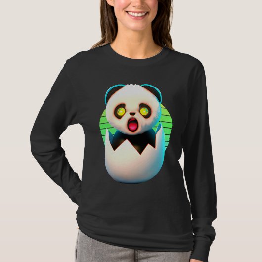 Creepy Panda hatches from egg T-shirt (Voorkant)