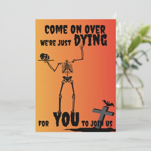 Creepy Skeleton Spooktacular Halloween Party Kaart (Staand voorkant)