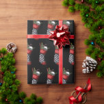 Creepy Skull kous Wrapping Paper Cadeaupapier<br><div class="desc">Griezelige schedelkousen op een zwarte achtergrond.</div>