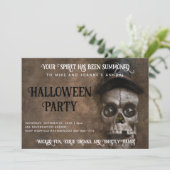 Creepy Skull op Halloween feest met hoge hoed Kaart (Staand voorkant)