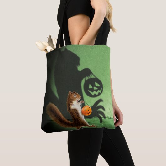Creepy Squirrel Shadow Tote Bag (Dichtbij)