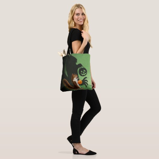 Creepy Squirrel Shadow Tote Bag (Op model)