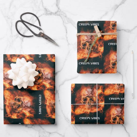 Creepy Vibes. Flaming skull in space Inpakpapier Vel (Voorkant)