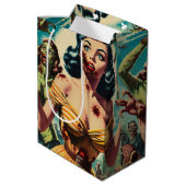  Creepy Zombie Pin-up Medium Cadeauzakje (Achterkant Gekanteld)