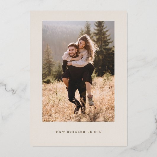 Crème Bewaar de datum Retro Typografie Folie Uitnodiging (Achterkant)