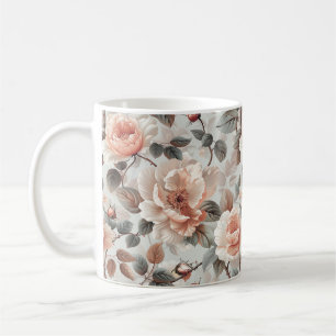 Crème bloemen met grijze bladeren op een lichtgrij koffiemok