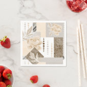 Crème bloemen op wit servet (Insitu)