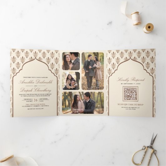 Crème Bruin Ikat Alles in Een Indiase bruiloft Drieluik Uitnodiging (Binnen)