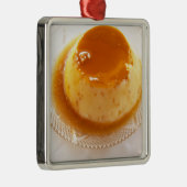 Crème caramel soort pudding met karamel metalen ornament (Rechts)
