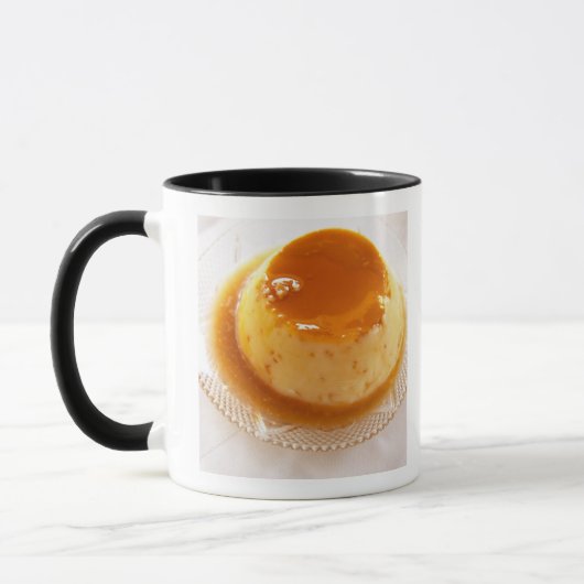 Crème caramel soort pudding met karamel mok (Links)