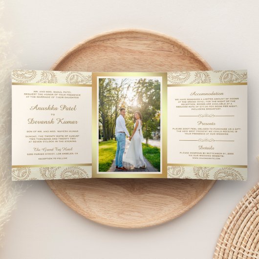 Crème en Goud Paisley Indiase Stijl Huwelijksfoto Drieluik Uitnodiging