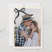 Crème en zwarte grillige hand getrokken auto save the date (Achterkant)