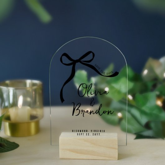 Crème en zwarte grillige hand getrokken boog acryl uitnodigingen