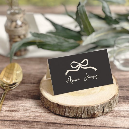 Crème en zwarte grillige hand getrokken boog plaatskaartje