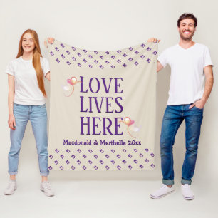 CRÈME   Gepersonaliseerd   LIEFDE WONT HIER Aanden Fleece Deken