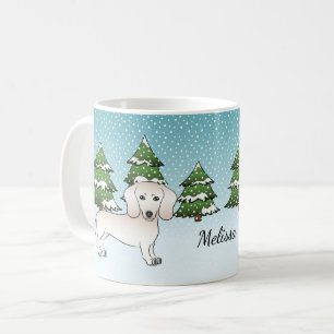 Crème gladharige dachshondhond in winterbos koffiemok
