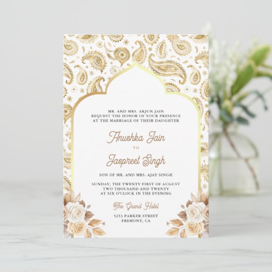 Crème Gouden Paisley Bloem QR Code Indiase Trouwda Kaart (Staand voorkant)