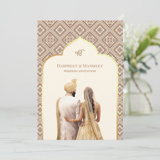 Crème Ivoor Goud Punjabi Anand Karaj Sikh Bruiloft Kaart (Staand voorkant)