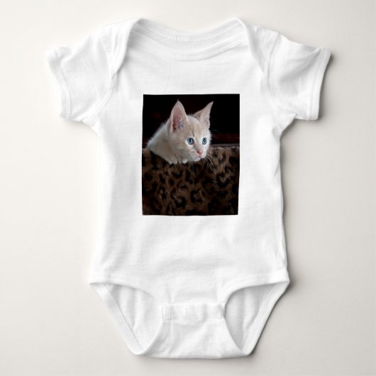 Crème Kitten Met Mooie Blauwe Ogen Romper (Voorkant)