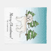 Crème Mini Goldendoodle-hond in een winterbos Fleece Deken (Voorkant (Horizontaal))