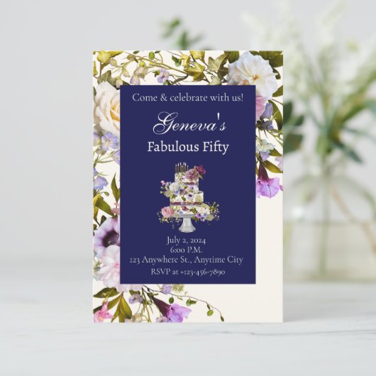 Crème & Navy Floral Cake Verjaardagsuitnodiging Kaart (Staand voorkant)