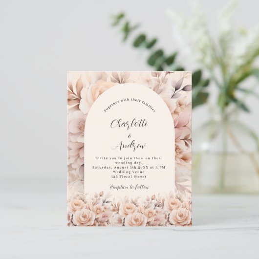 Crème perzik rozen bloemen boog huwelijksuitnodigi (Staand voorkant)