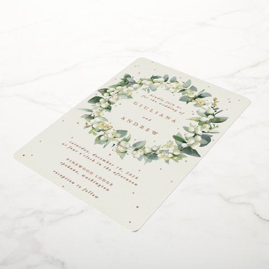 Crème Snowberry + Eucalyptus Krans Winter Huwelijk Folie Uitnodiging (Gedraaid)
