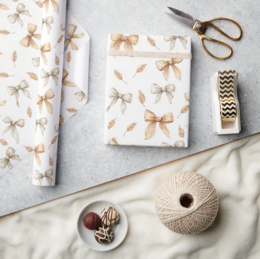 Crème Taupe Bogen Bladeren Verjaardag Cadeaupapier (Crafts)