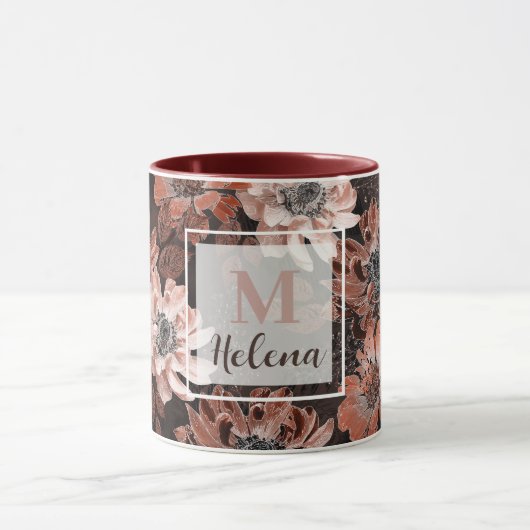 Crème, teracote bloemen op een donkerbruine achter mok (Midden)