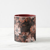 Crème, teracote bloemen op een donkerbruine achter mok (Midden)