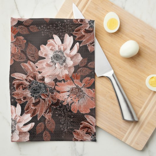 Crème, teracote bloemen op een donkerbruine achter theedoek (Quarter Fold)