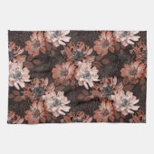 Crème, teracote bloemen op een donkerbruine achter theedoek (Horizontaal)