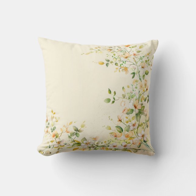 Crèmekleurige kussen met delicate waterverf bloeme (Voorkant)