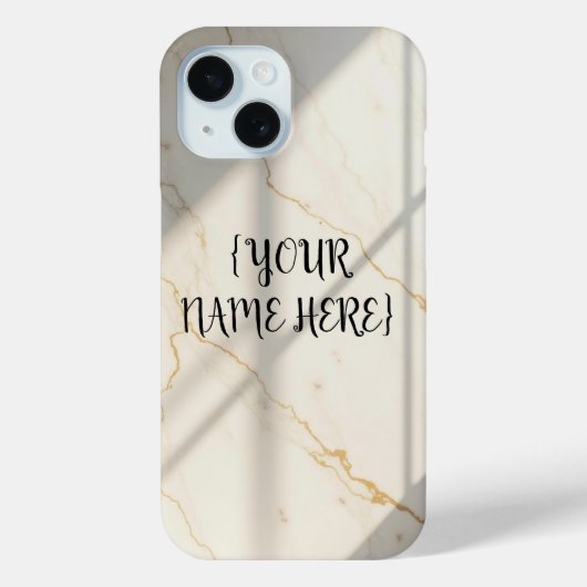 Crèmekleurige marmeren monogram iPhone 15 hoesje (Achterkant)