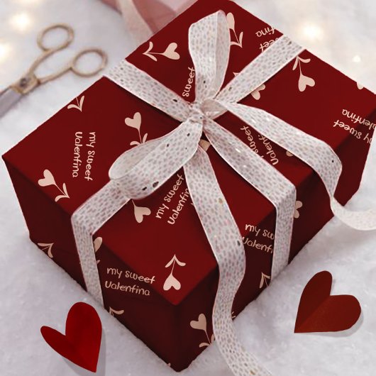 Crèmescript-harten op bordeauxrood - Valentijn-pat Cadeaupapier