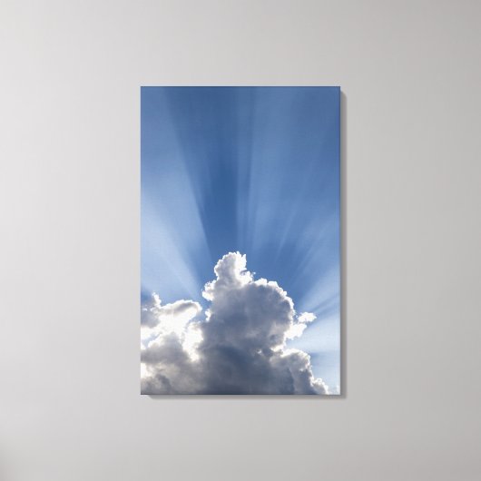 Crepusculaire of Gods rays strekken voorbij de wol Canvas Afdruk (Voorkant)