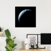 Crescent Earth genomen van de Apollo 4 missie. 2 Poster (Thuiskantoor)