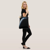 Crescent Earth genomen van de Apollo 4 missie. 2 Tote Bag (Op model)