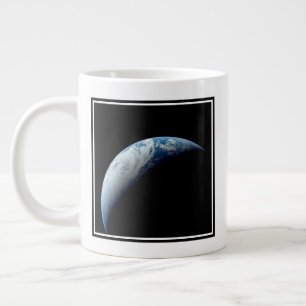 Crescent Earth genomen van de Apollo 4 missie. Grote Koffiekop