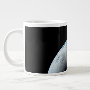 Crescent Earth genomen van de Apollo 4 missie. Grote Koffiekop