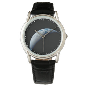 Crescent Earth genomen van de Apollo 4 missie. Horloge