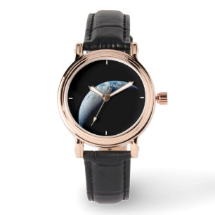 Crescent Earth genomen van de Apollo 4 missie. Horloge