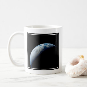 Crescent Earth genomen van de Apollo 4 missie. Koffiemok