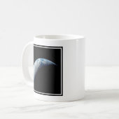 Crescent Earth genomen van de Apollo 4 missie. Koffiemok (Voorkant links)