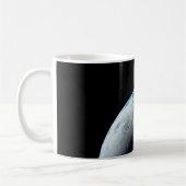 Crescent Earth genomen van de Apollo 4 missie. Koffiemok (Links)