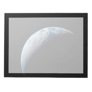 Crescent Earth genomen van de Apollo 4 missie. Notitieblok